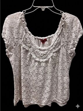 ELLE White Lace Crochet Scoop Neck Blouse